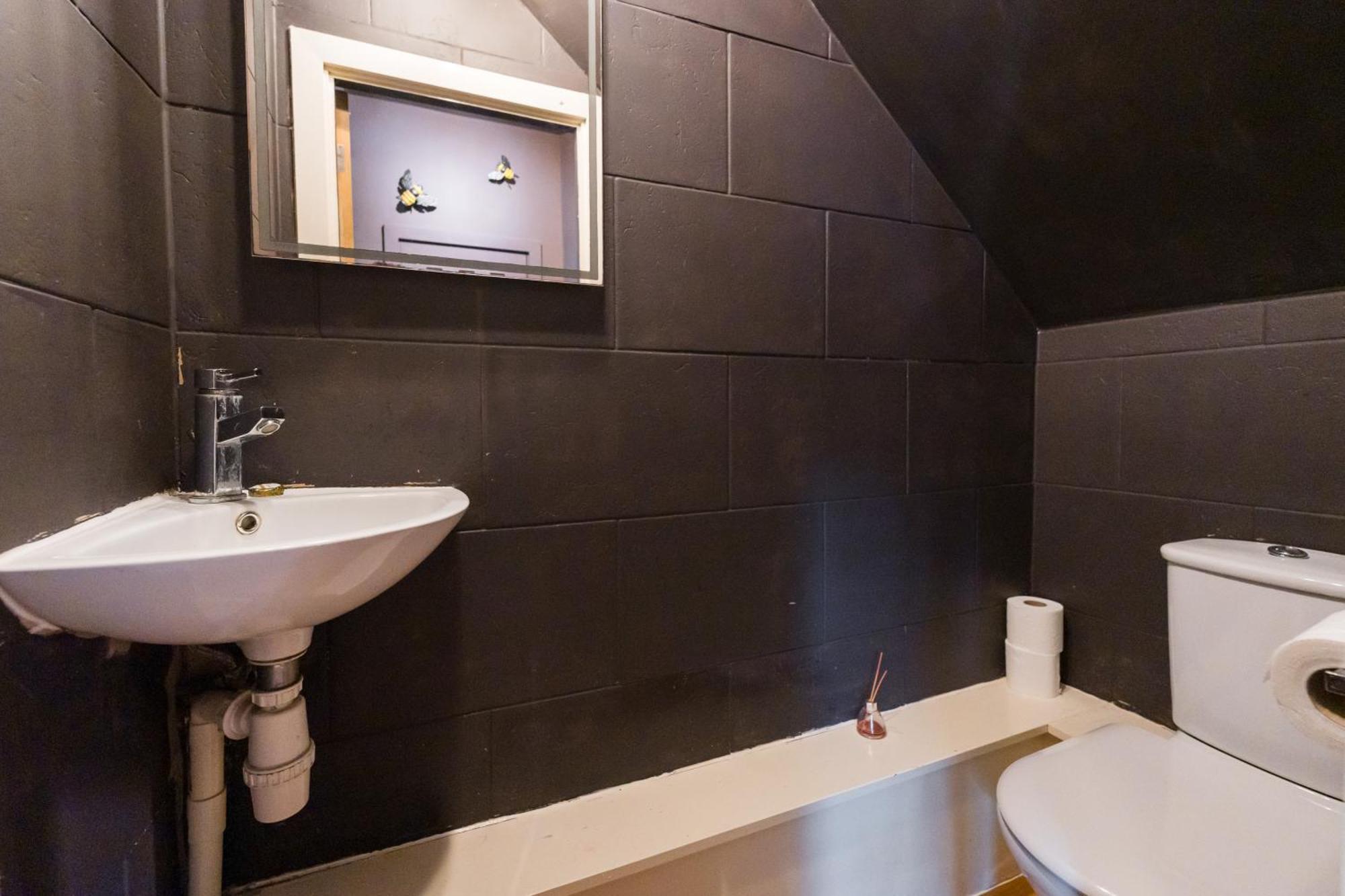 City Retreat, Spacious 4 Bed House, Games Room, Parking, Hot Tub & Bbq Cardiff Esterno foto