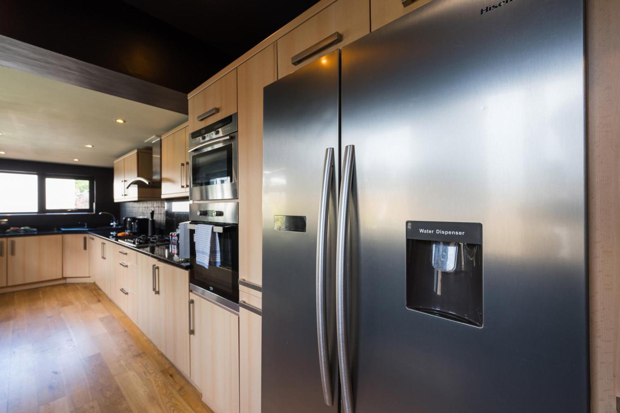 City Retreat, Spacious 4 Bed House, Games Room, Parking, Hot Tub & Bbq Cardiff Esterno foto