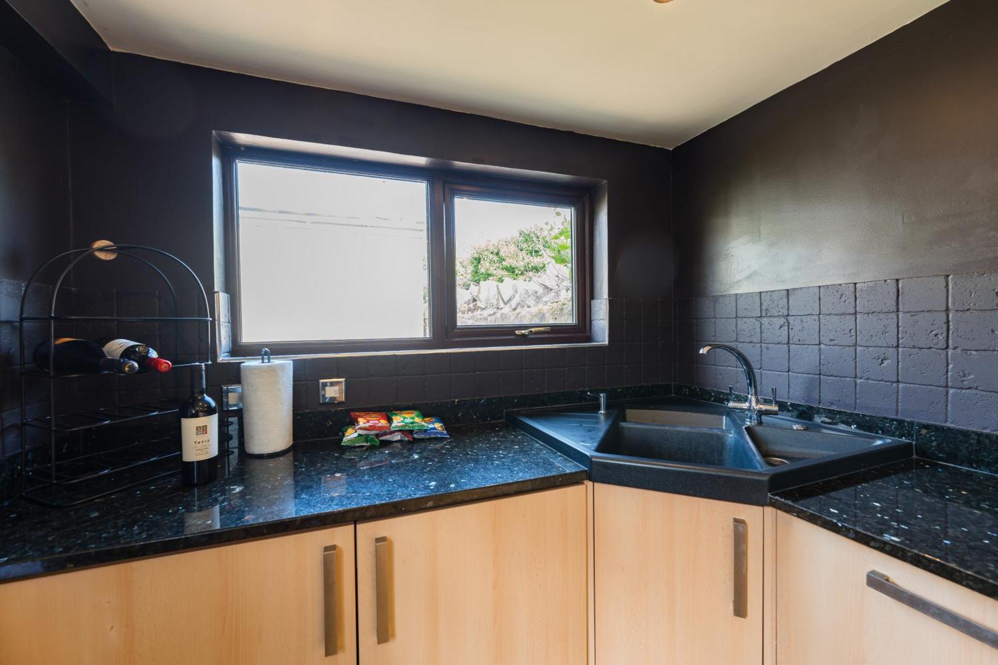 City Retreat, Spacious 4 Bed House, Games Room, Parking, Hot Tub & Bbq Cardiff Esterno foto