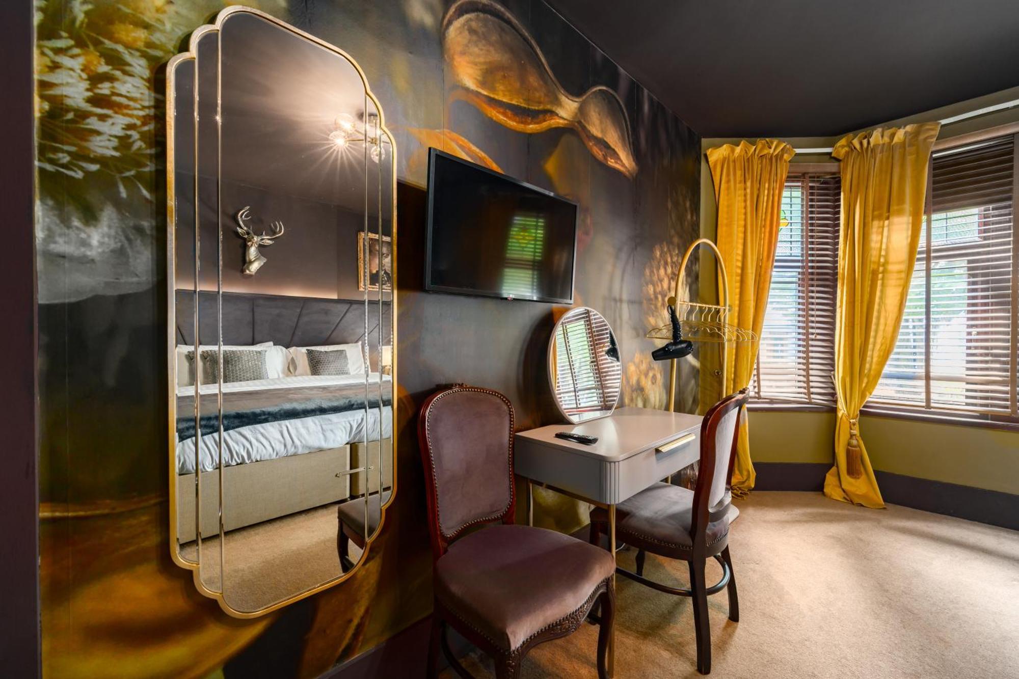 City Retreat, Spacious 4 Bed House, Games Room, Parking, Hot Tub & Bbq Cardiff Esterno foto