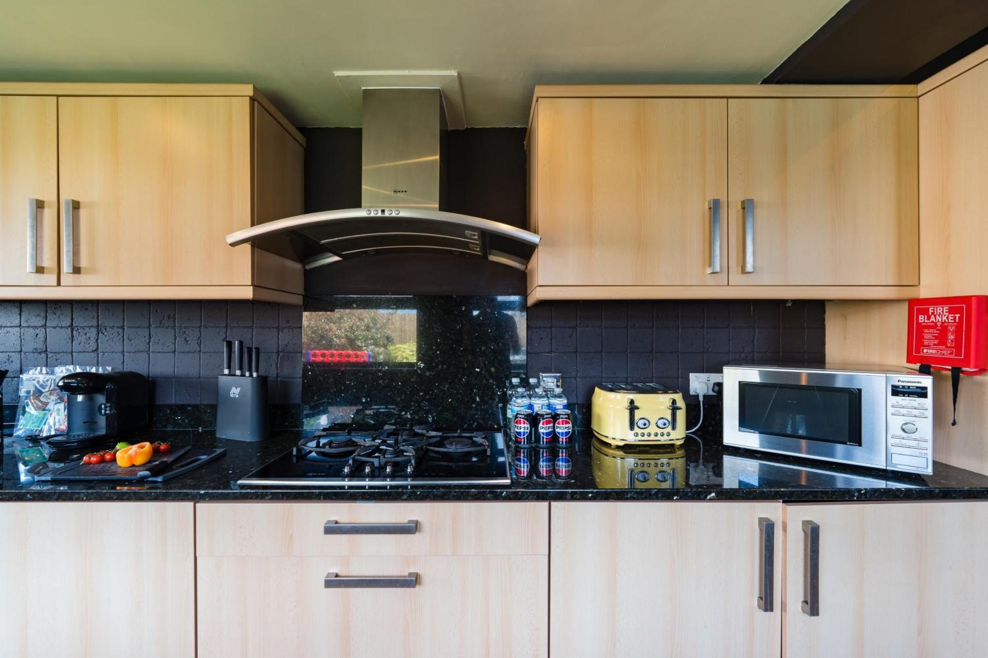 City Retreat, Spacious 4 Bed House, Games Room, Parking, Hot Tub & Bbq Cardiff Esterno foto