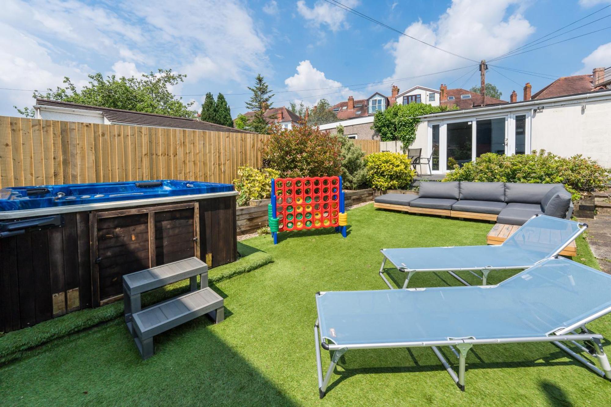City Retreat, Spacious 4 Bed House, Games Room, Parking, Hot Tub & Bbq Cardiff Esterno foto