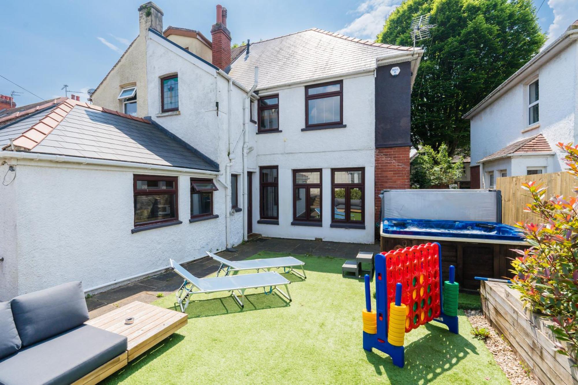 City Retreat, Spacious 4 Bed House, Games Room, Parking, Hot Tub & Bbq Cardiff Esterno foto