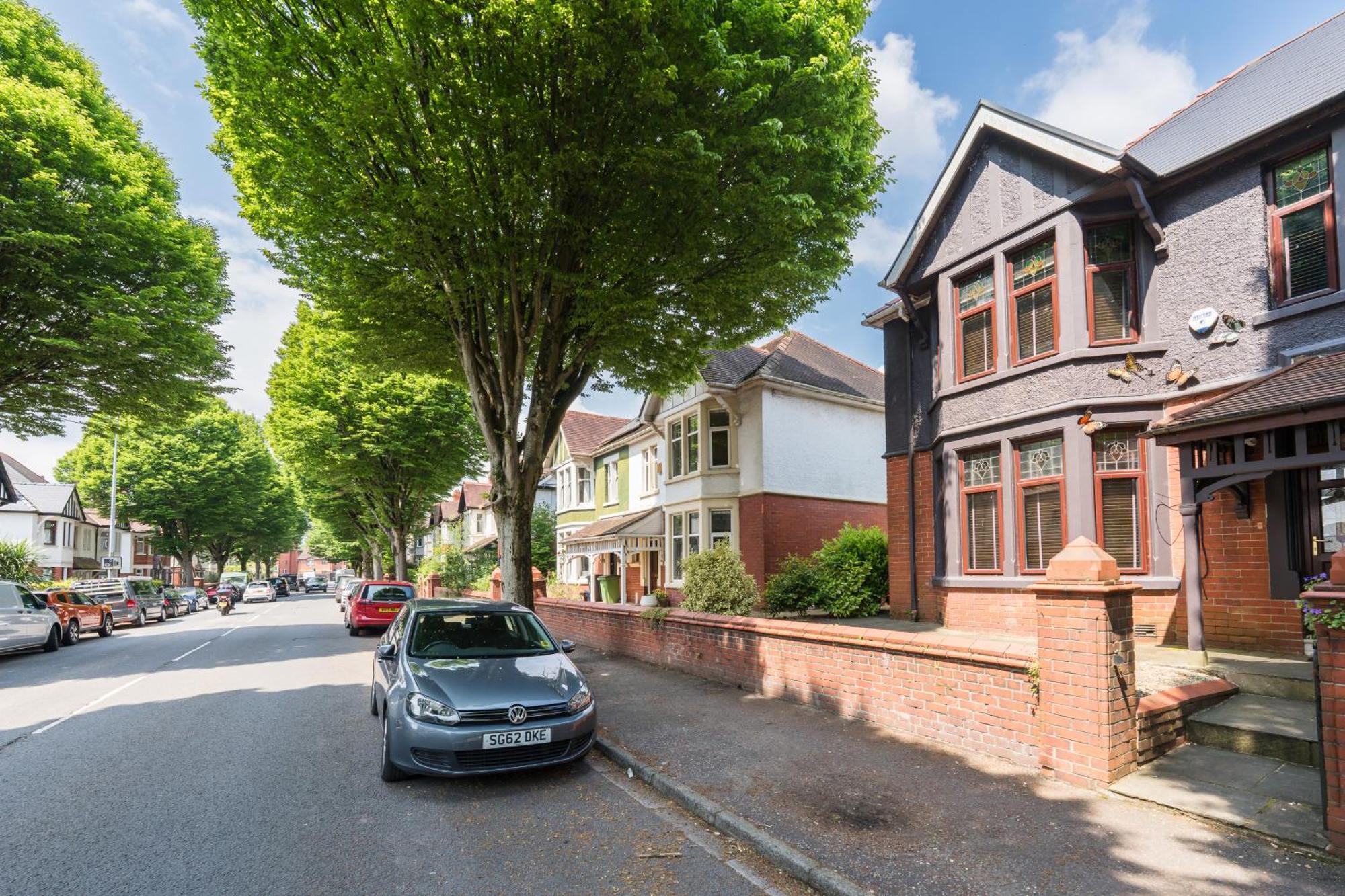 City Retreat, Spacious 4 Bed House, Games Room, Parking, Hot Tub & Bbq Cardiff Esterno foto