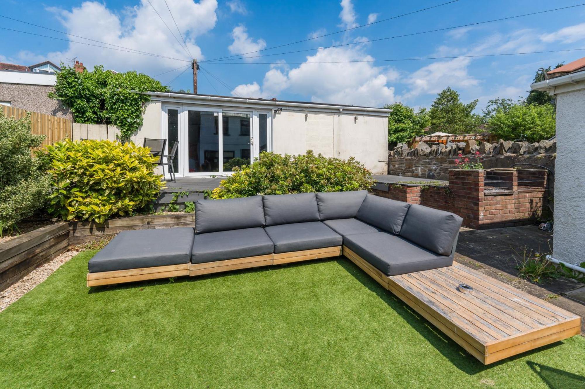 City Retreat, Spacious 4 Bed House, Games Room, Parking, Hot Tub & Bbq Cardiff Esterno foto