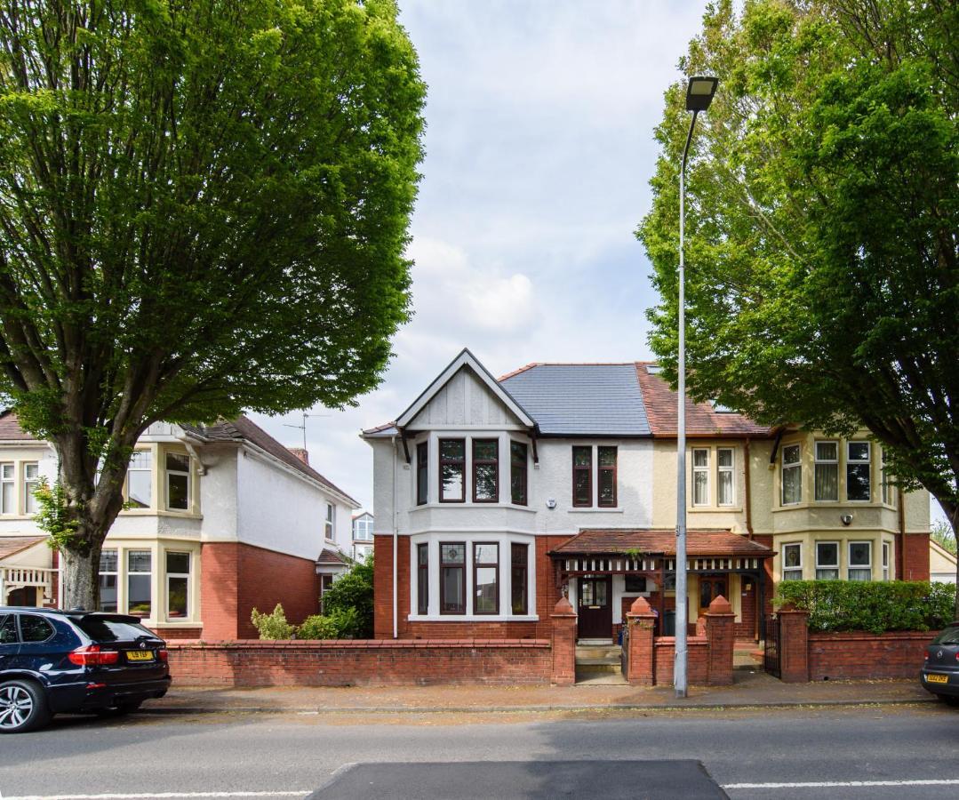 City Retreat, Spacious 4 Bed House, Games Room, Parking, Hot Tub & Bbq Cardiff Esterno foto