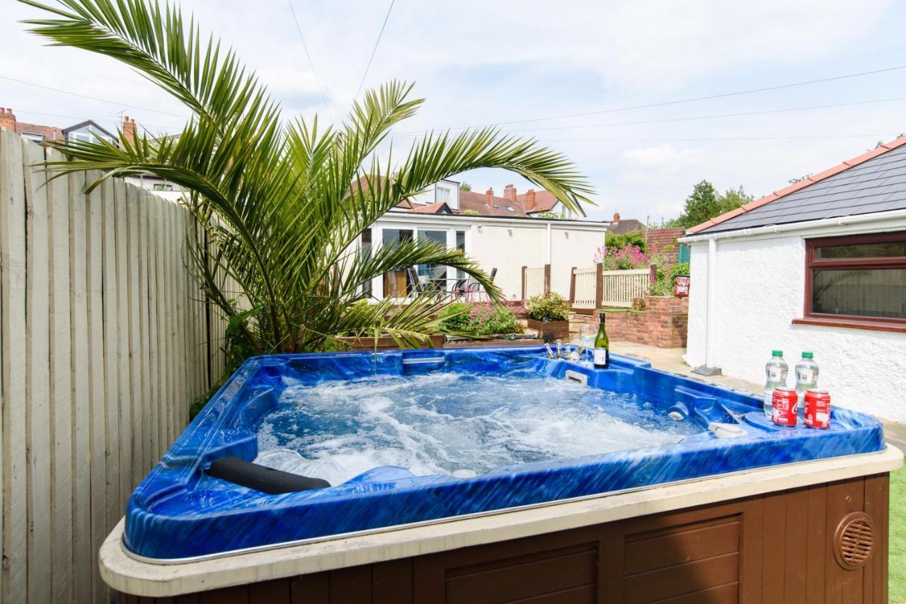 City Retreat, Spacious 4 Bed House, Games Room, Parking, Hot Tub & Bbq Cardiff Esterno foto