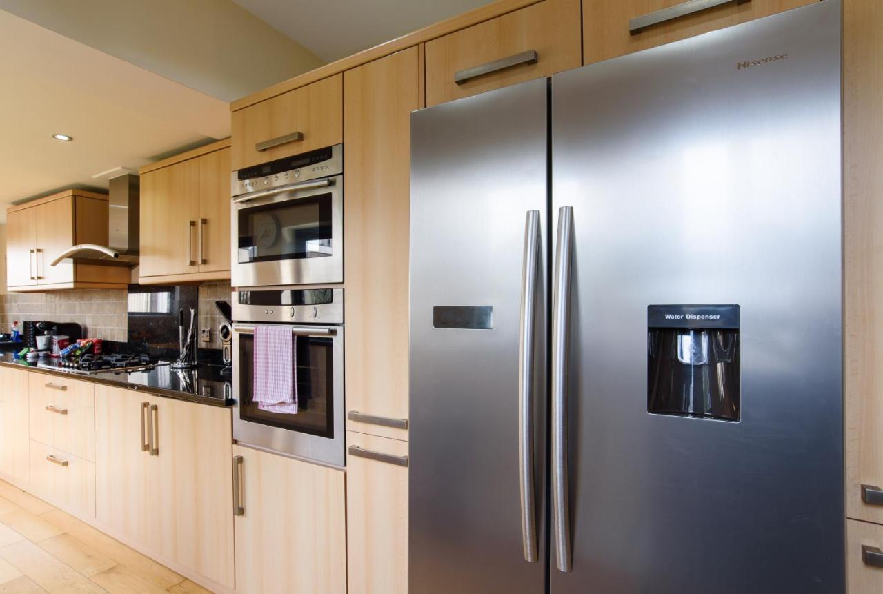City Retreat, Spacious 4 Bed House, Games Room, Parking, Hot Tub & Bbq Cardiff Esterno foto